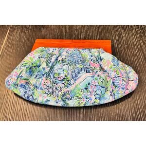 Lily Pulitzer Bermuda Cluth with Wood Handles
